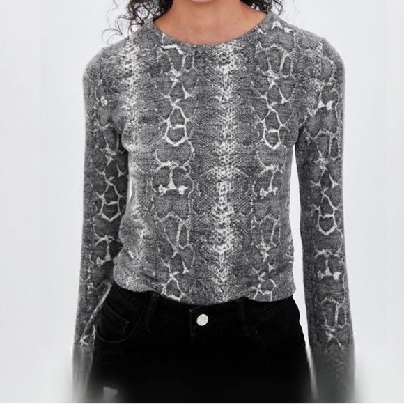 Zara Tops - ZARA Traufaulic Soft Touch Snakeskin Crop
